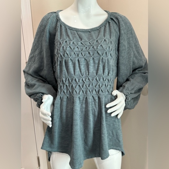 We The Free People Green Long
Sleeve Smocked Snowbell
Babydoll Tunic Sz : XS / S - Picture 5 of 8